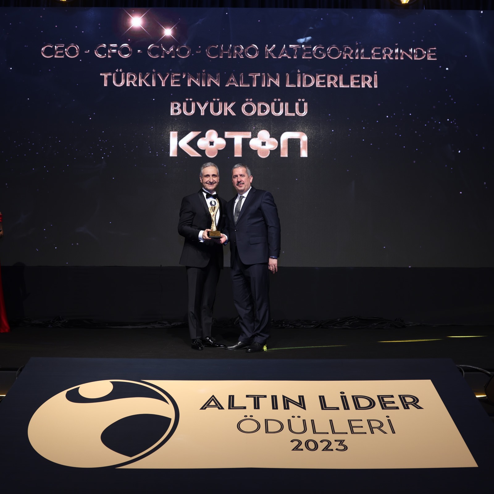 1703253200 Solda Koton CEO su B lent Sabuncu sa da Ticaret Bakan Yard mc s Mahmut G rcan